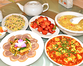 レストランの食事（イメージ）