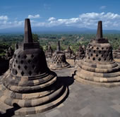 【世界遺産】
504体の仏像が鎮座する世界最大のボロブドゥル寺院